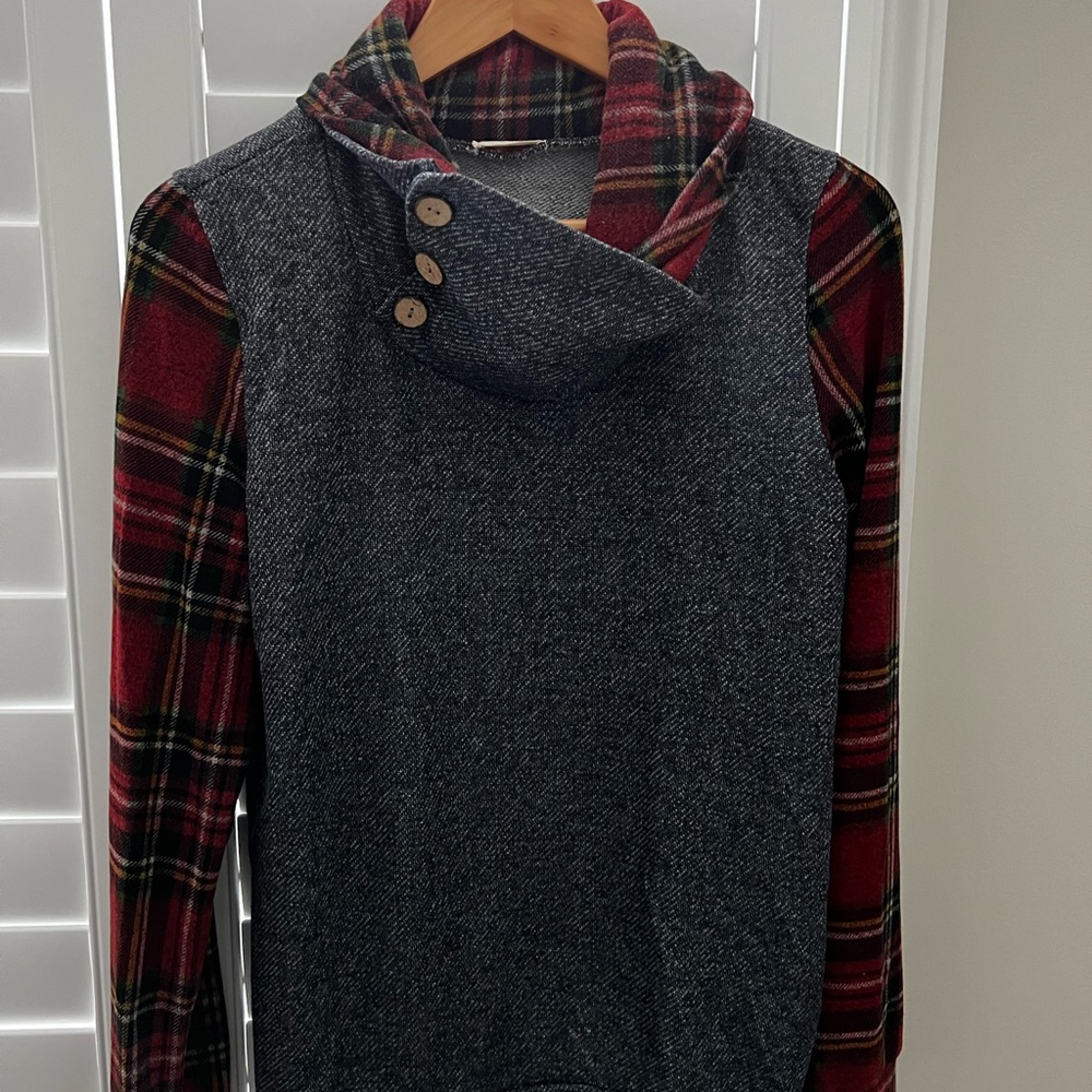 Women’s Large 12PM by Mon Ami Sweater.  Can be worn a few ways at the neckline